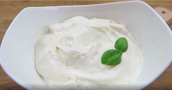 Face mask with sour cream.